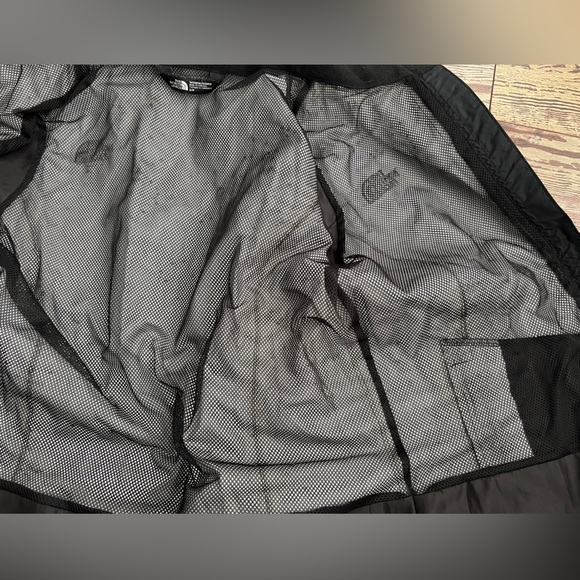 North Face Windbreaker - Picture 9 of 9
